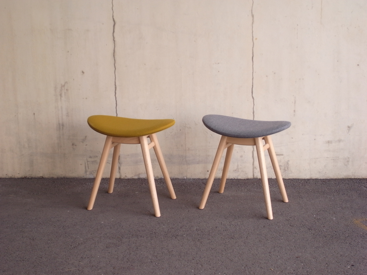 nmd-01 (nomade stool)             w :  475 mm             d :  340 mm             h :  475 mm            sh : 425 mm   material :　beech , fabric       finish : oil       price : ¥ 42,000 (with tax) （価格はbeech×fabricのものです）